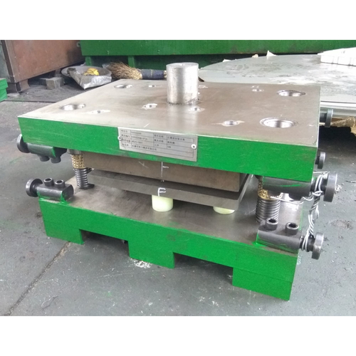 Blanking Mold-Right front mounting bracket