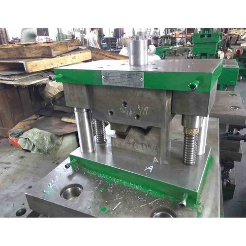 Plastic Mold-Left front mounting bracket