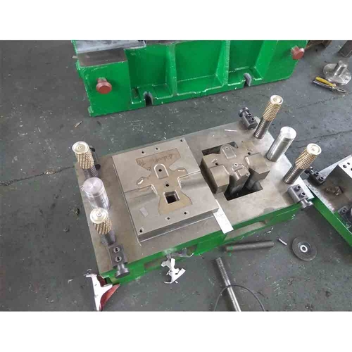 Cutting Edge Punching Mold-Right front mounting bracket-Under