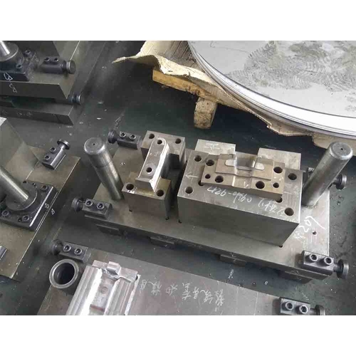 Punching Mold-Right front mounting bracket-Under